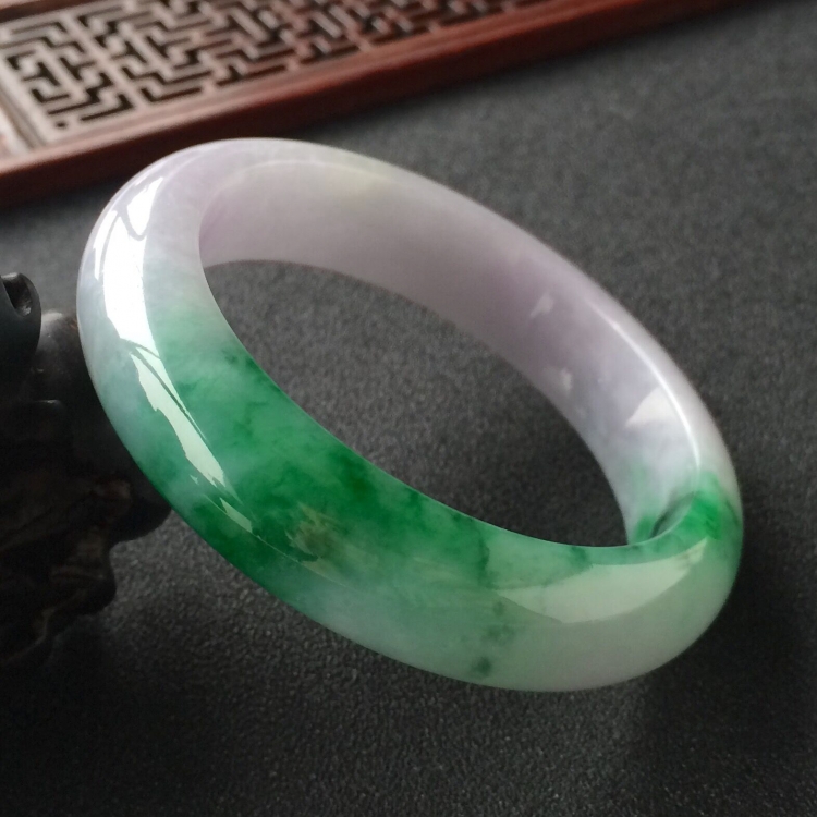 (超值推荐)糯冰种春带彩手镯(55.2mm)