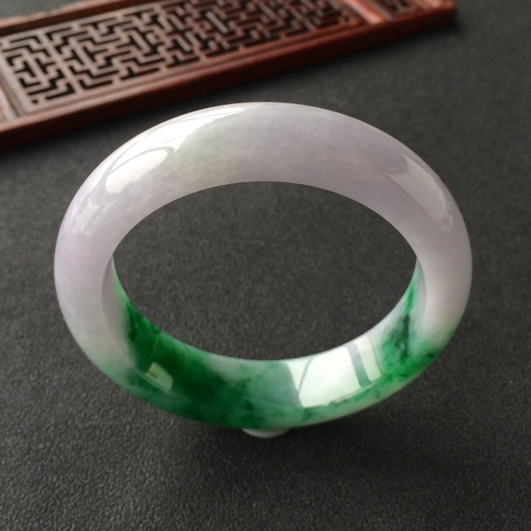 (超值推荐)糯冰种春带彩手镯(55.2mm)