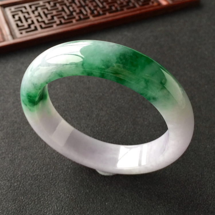 (超值推荐)糯冰种春带彩手镯(55.2mm)