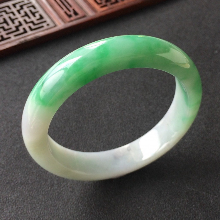 (超值推荐)糯冰种飘翠手镯(57.5mm)