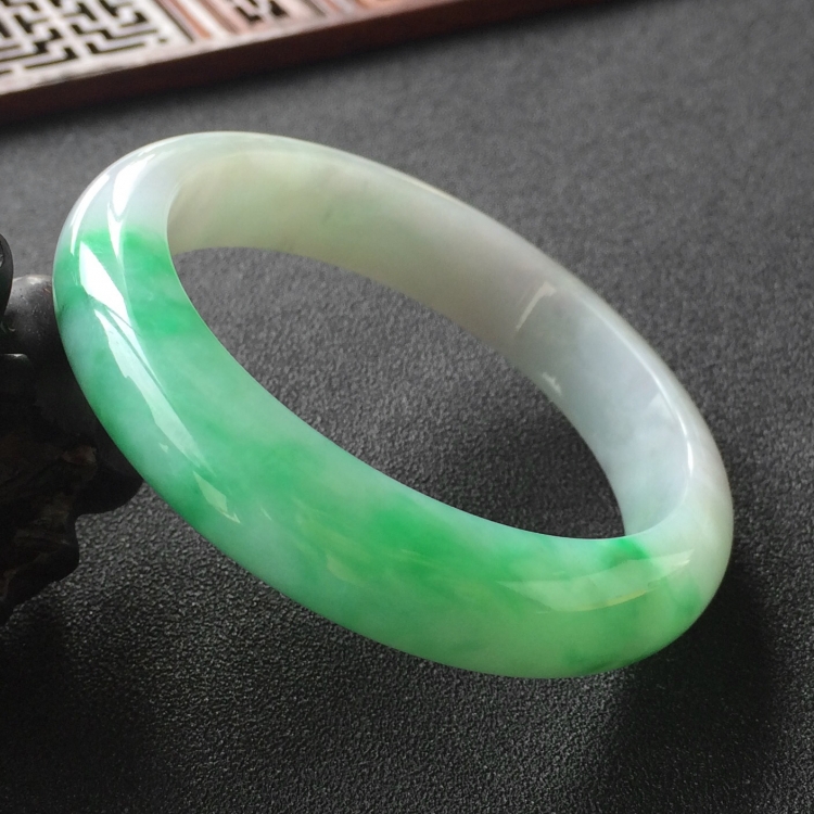 (超值推荐)糯冰种飘翠手镯(57.5mm)
