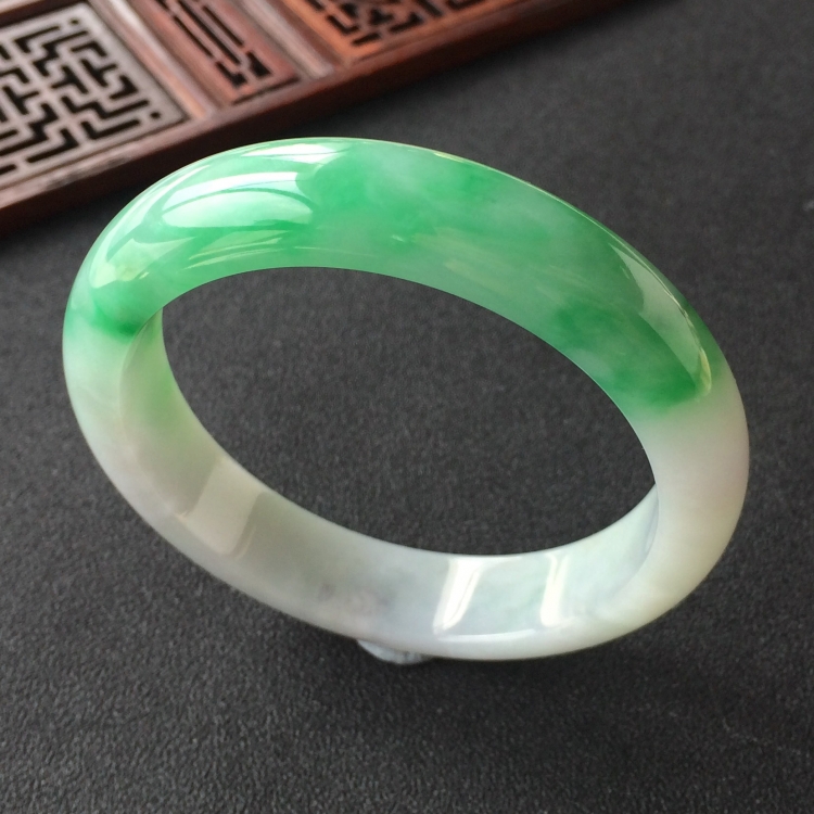 (超值推荐)糯冰种飘翠手镯(57.5mm)