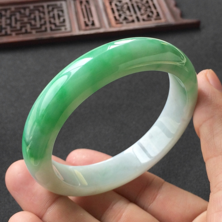 (超值推荐)糯冰种飘翠手镯(57.5mm)