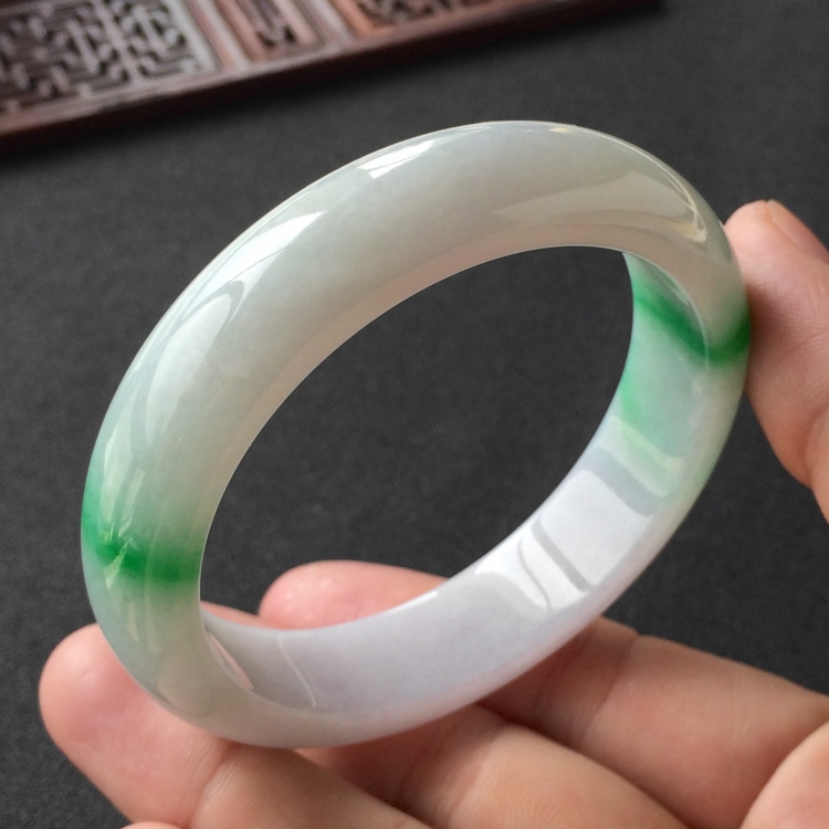 (超值推荐)糯冰种飘翠手镯(56.2mm)