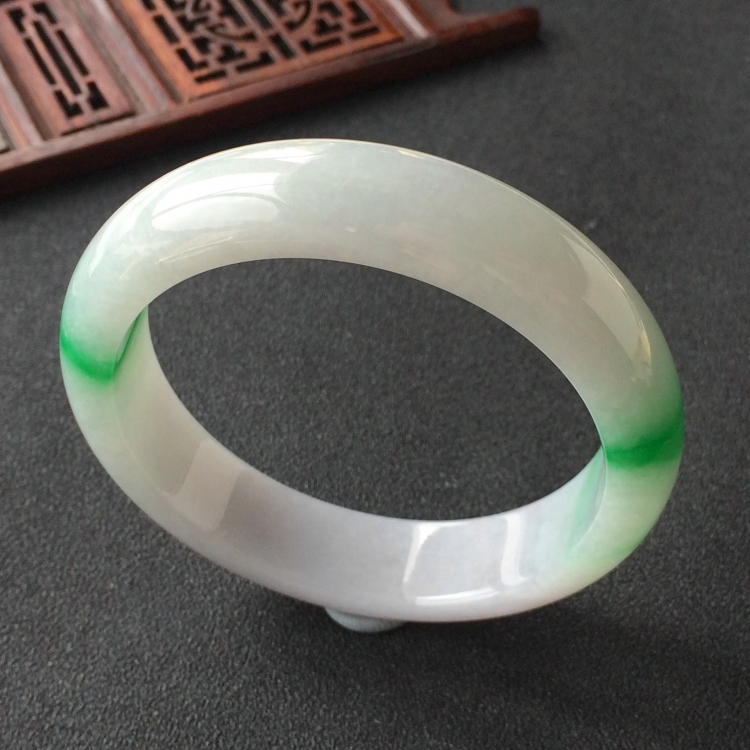 (超值推荐)糯冰种飘翠手镯(56.2mm)