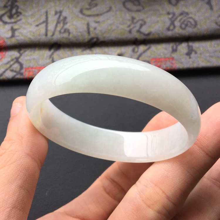 (超值推荐)糯冰种淡晴水手镯(51.3mm)