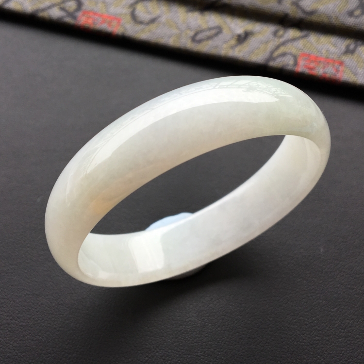 (超值推荐)糯冰种淡晴水手镯(51.3mm)