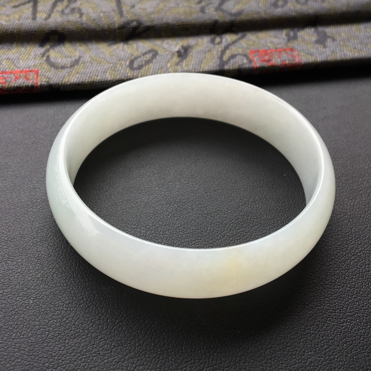 (超值推荐)糯冰种淡晴水手镯(51.3mm)