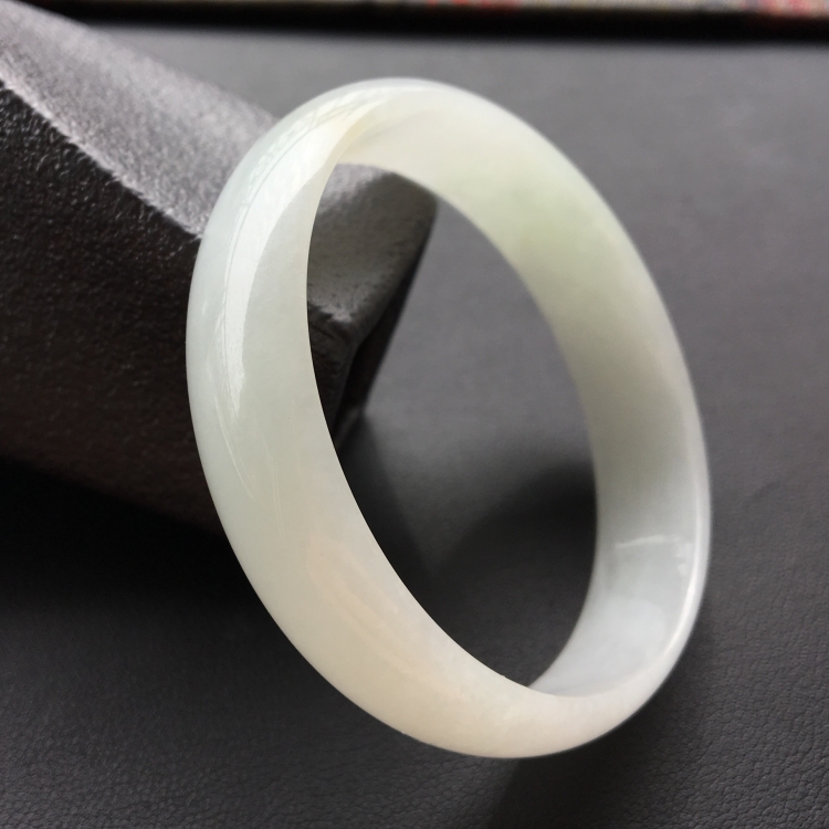 (超值推荐)糯冰种淡晴水手镯(51.3mm)