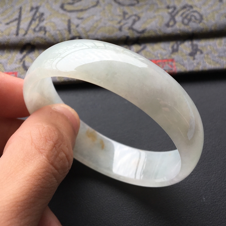 (超值推荐)糯冰种褐黄翡手镯(52.1mm)