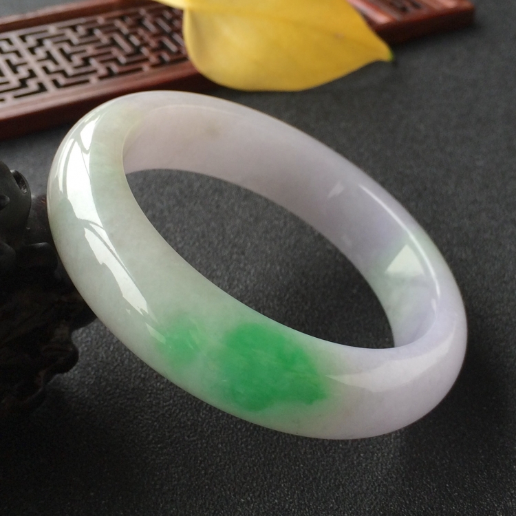 (超值推荐)糯冰种春带彩手镯(58.2mm)