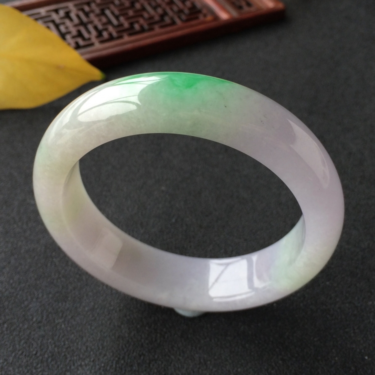 (超值推荐)糯冰种春带彩手镯(58.2mm)