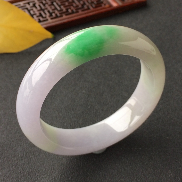 (超值推荐)糯冰种春带彩手镯(58.2mm)