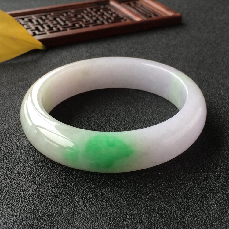 (超值推荐)糯冰种春带彩手镯(58.2mm)