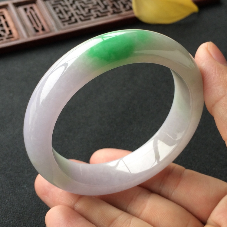 (超值推荐)糯冰种春带彩手镯(58.2mm)