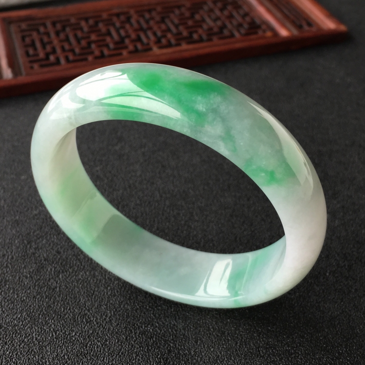 (超值推荐)糯冰种飘翠手镯(57.3mm)