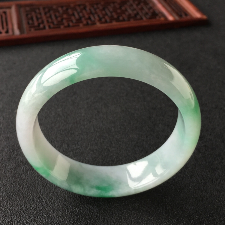 (超值推荐)糯冰种飘翠手镯(57.3mm)