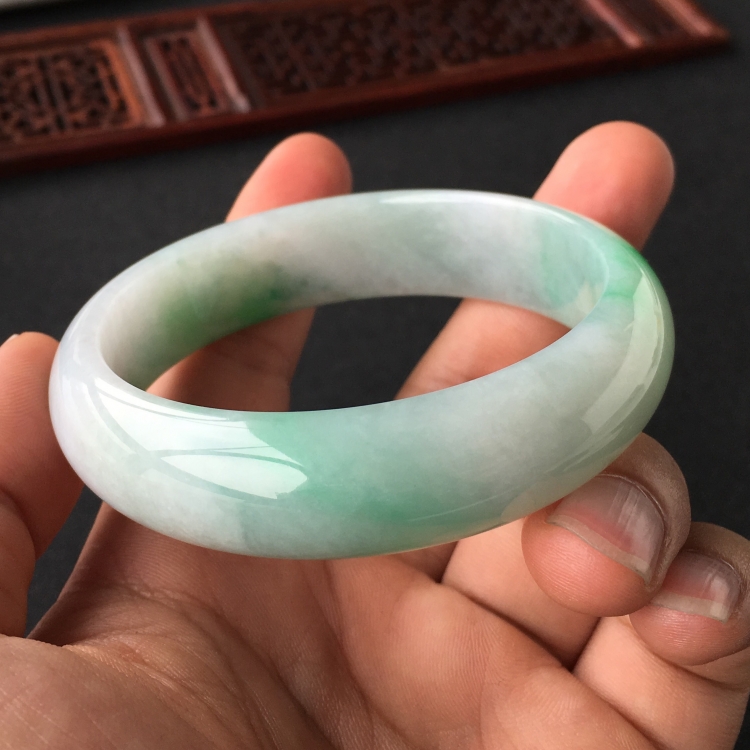(超值推荐)糯冰种飘翠手镯(57.3mm)