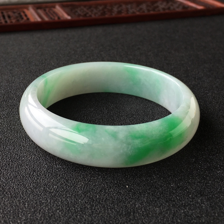 (超值推荐)糯冰种飘翠手镯(57.3mm)