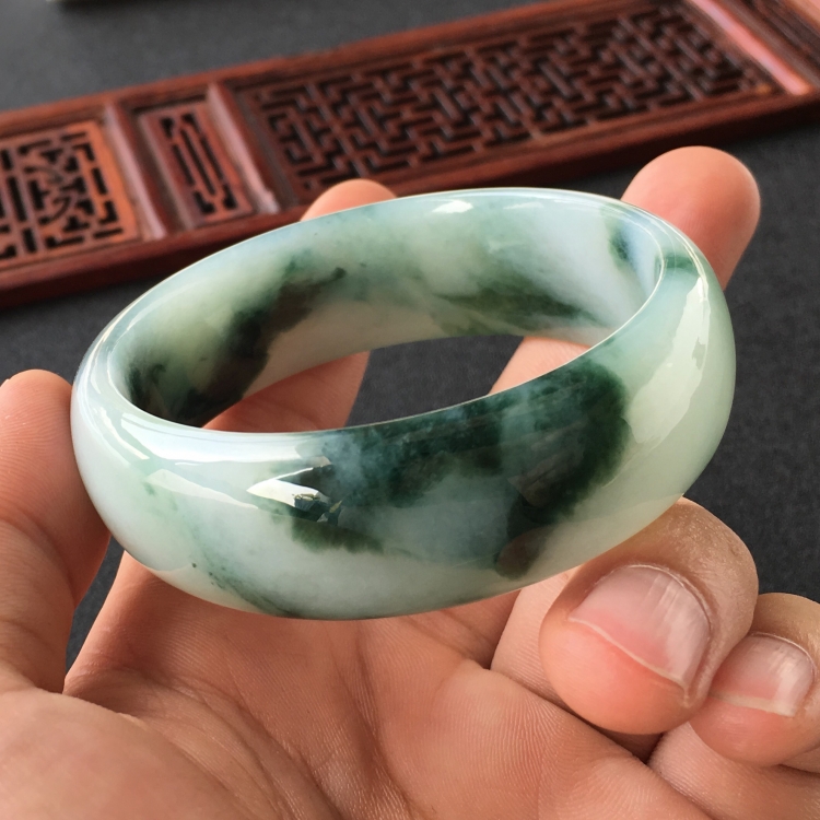 (超值推荐)糯冰种飘花手镯(55.1mm)