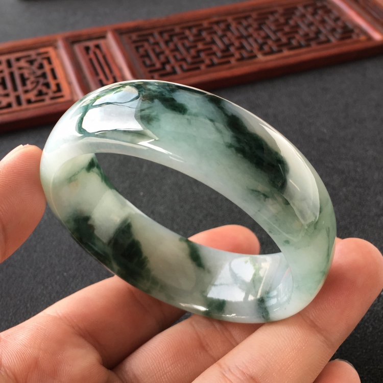 (超值推荐)糯冰种飘花手镯(55.1mm)