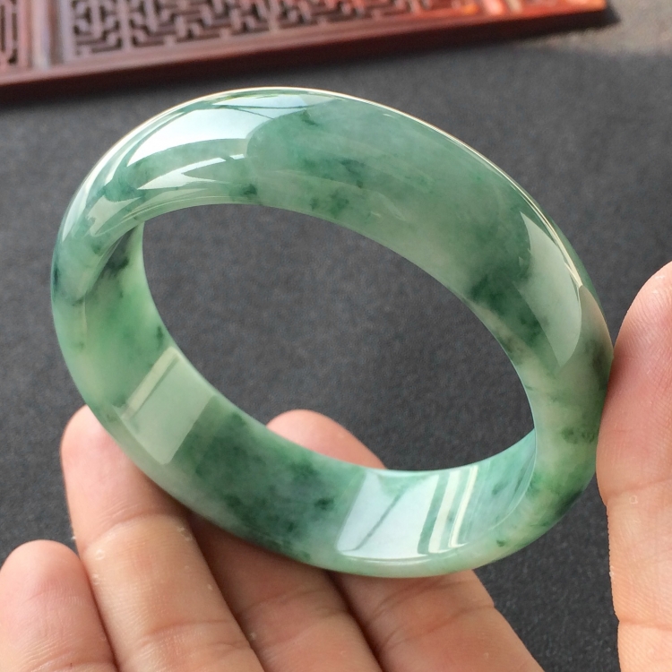 (超值推荐)糯冰种飘花手镯(58.7mm)