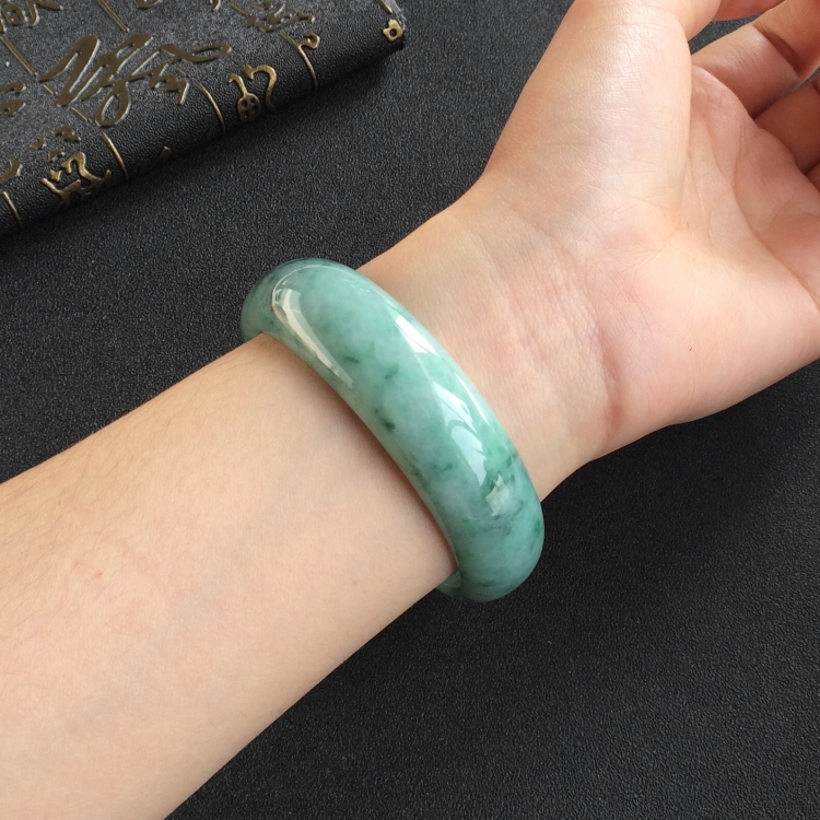 (超值推荐)糯冰种飘花手镯(58.7mm)