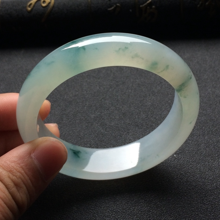 （超值推荐）冰种飘花手镯（56.1mm）