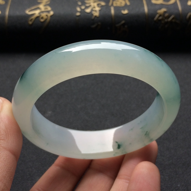 （超值推荐）冰种飘花手镯（56.1mm）