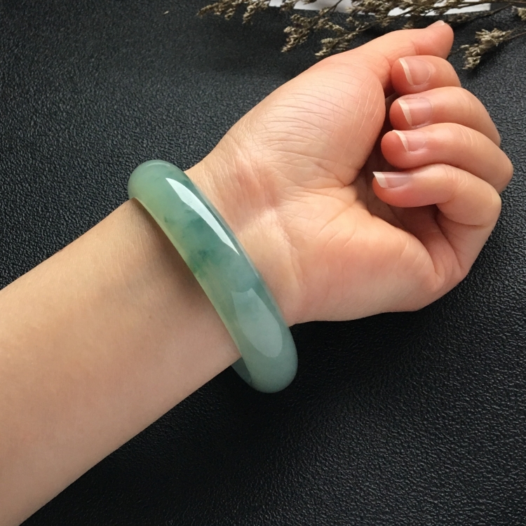 （超值推荐）冰种飘花手镯（56.1mm）