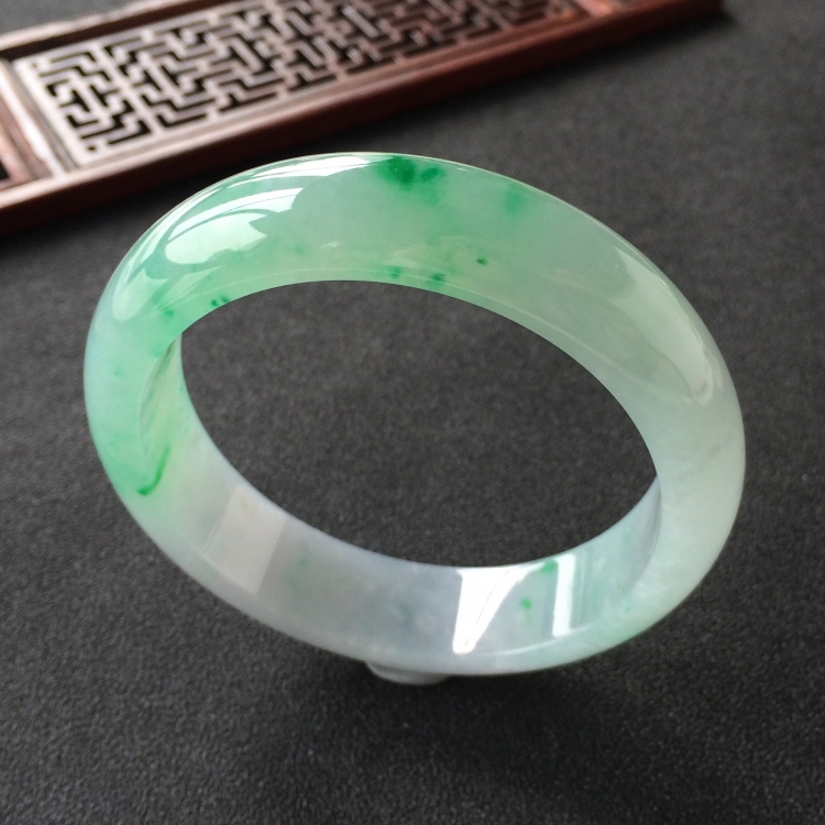(超值推荐)糯冰种飘翠手镯(56.5mm)