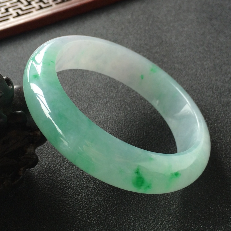 (超值推荐)糯冰种飘翠手镯(56.5mm)