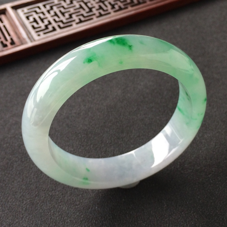 (超值推荐)糯冰种飘翠手镯(56.5mm)