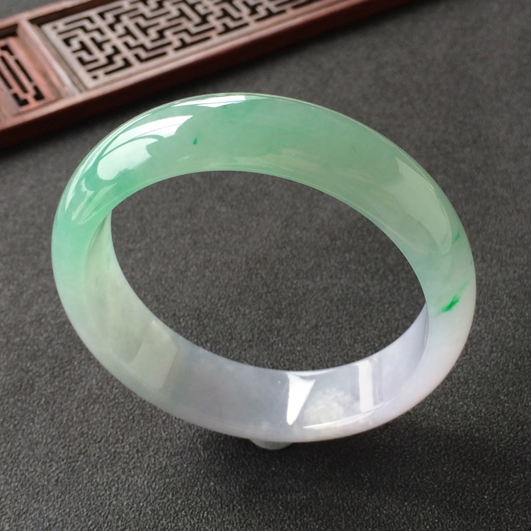 (超值推荐)糯冰种飘翠手镯(58.8mm)