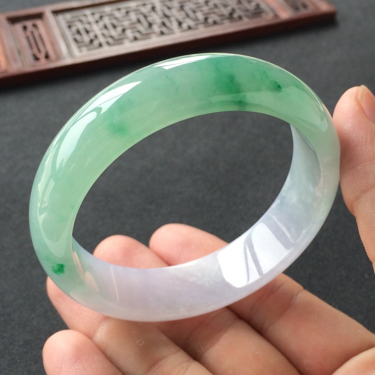 (超值推荐)糯冰种飘翠手镯(58.8mm)