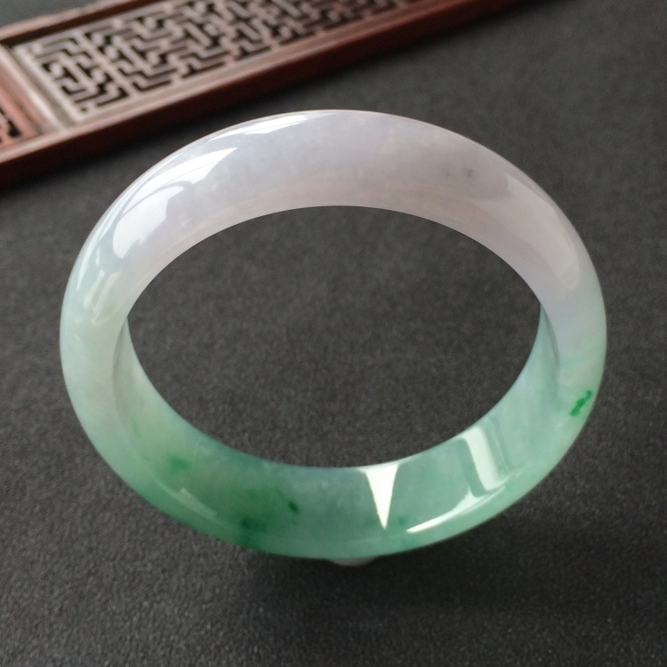 (超值推荐)糯冰种飘翠手镯(58.8mm)