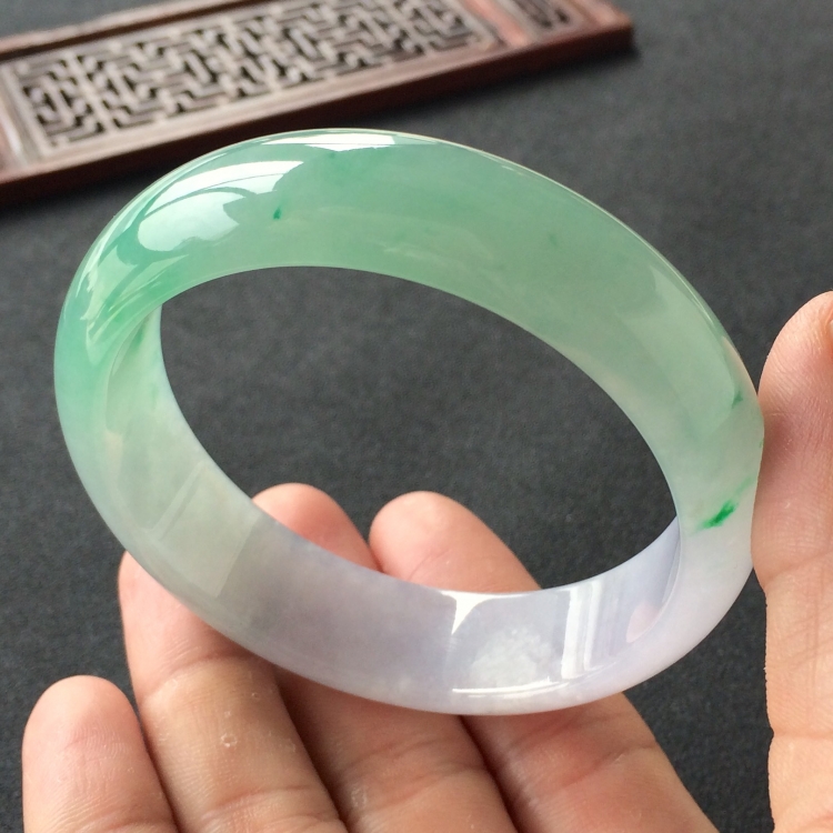 (超值推荐)糯冰种飘翠手镯(58.8mm)