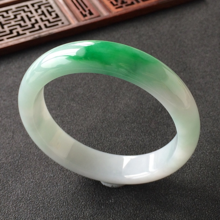 (超值推荐)糯冰种飘翠手镯(58.3mm)