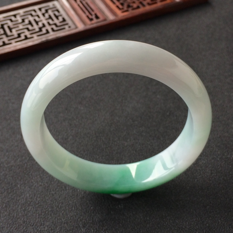 (超值推荐)糯冰种飘翠手镯(58.3mm)