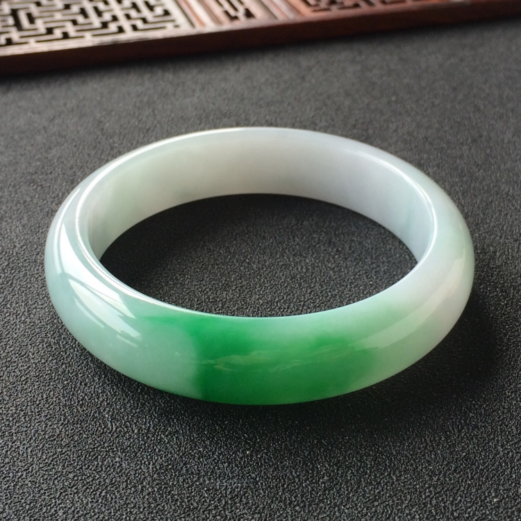(超值推荐)糯冰种飘翠手镯(58.3mm)