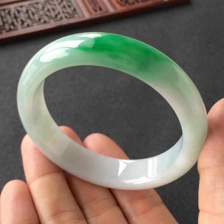 (超值推荐)糯冰种飘翠手镯(58.3mm)