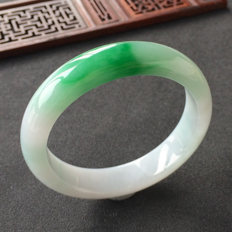 (超值推荐)糯冰种飘翠手镯(58.3mm)