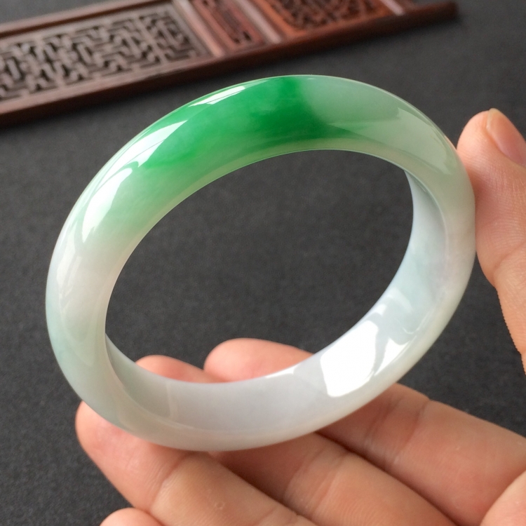 (超值推荐)糯冰种飘翠手镯(58.3mm)
