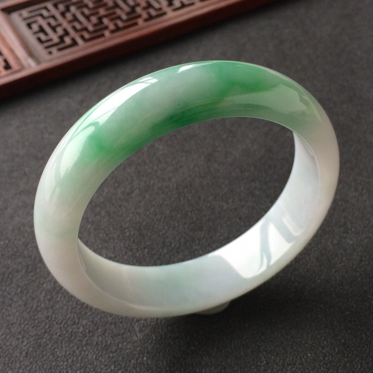 (超值推荐)糯冰种飘翠手镯(56.6mm)