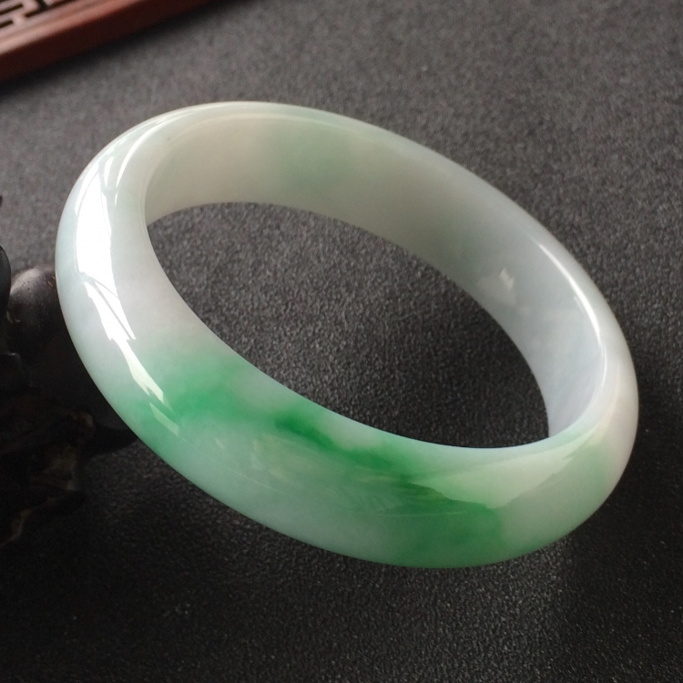 (超值推荐)糯冰种飘翠手镯(56.6mm)