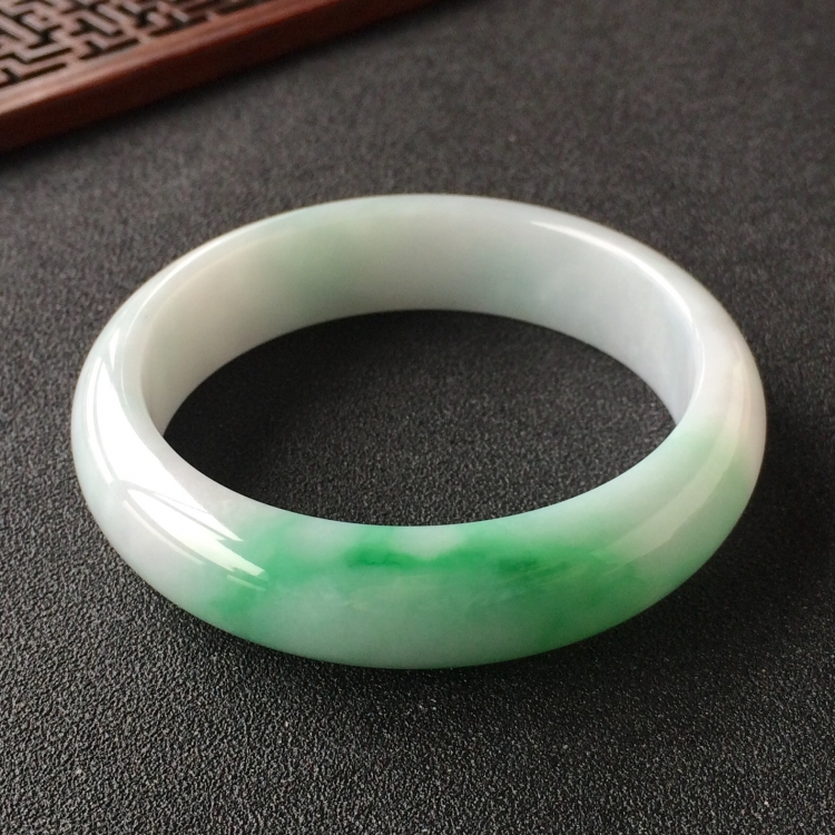 (超值推荐)糯冰种飘翠手镯(56.6mm)