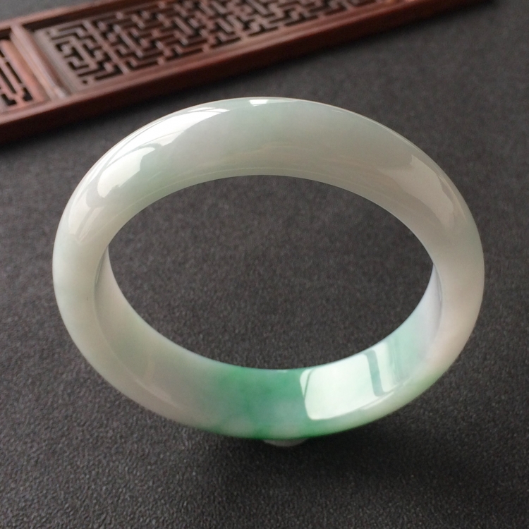 (超值推荐)糯冰种飘翠手镯(56.6mm)