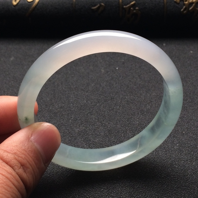 （超值推荐）冰种略飘花手镯（54.5mm）