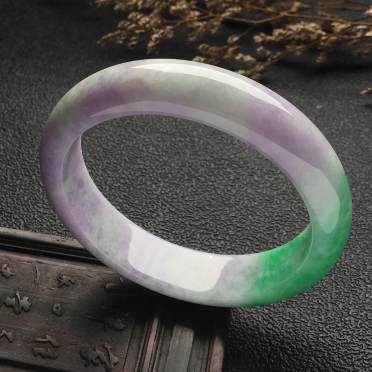 （超值推荐）糯冰种春带彩手镯（56.6mm）