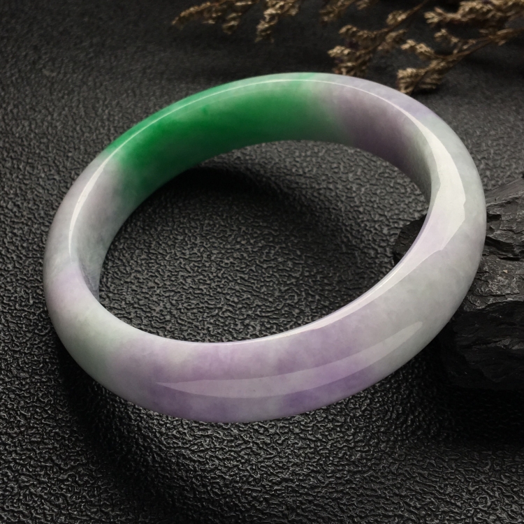 （超值推荐）糯冰种春带彩手镯（56.6mm）